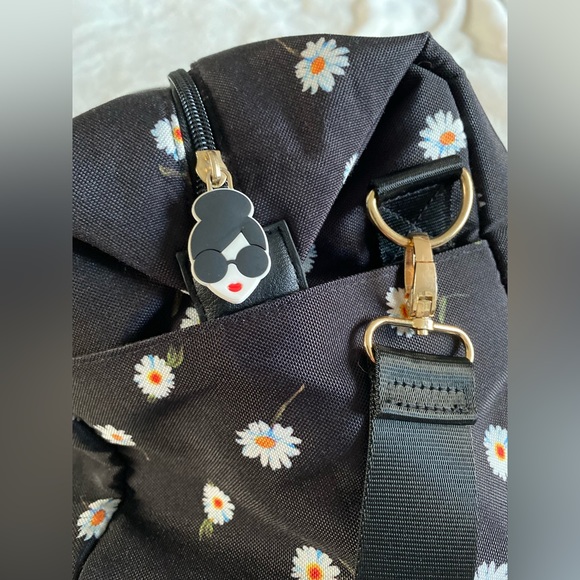 Alice + Olivia daisy print duffel bag | travel | luggage | weekender - Picture 2 of 5